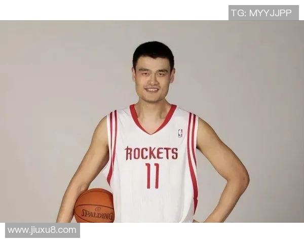 姚明如何凭借高个子优势与卓越身体素质在篮球场上展现精彩表现